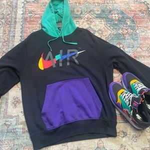 Nike Sweatshirt with matching Nike Windbreaker AirMax Shoes